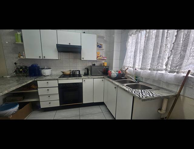 2 BEDROOM TOWNHOUSE FOR SALE IN ELANDSHAVEN